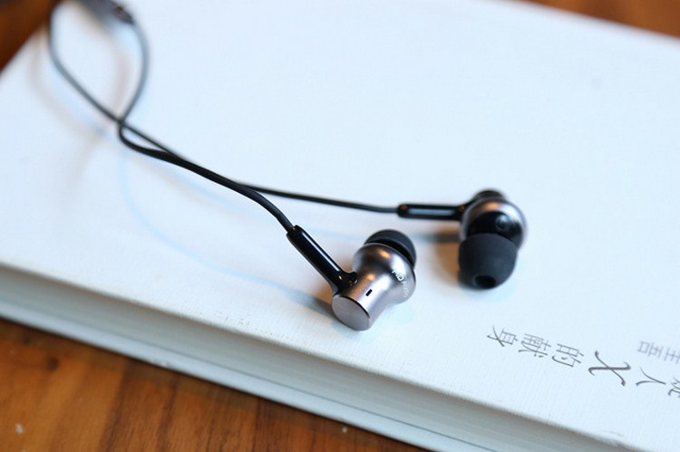 tai-nghe-mi-in-ear-headphone-piston-iron