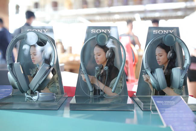 Sony giới thiệu 3 tai nghe không dây dòng 1000X, sử dụng công nghệ chống ồn tiên tiến nhất hiện nay, giá từ 4,99 triệu đồng - Ảnh 1.